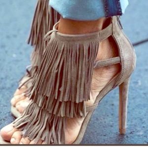 Fringe sandal